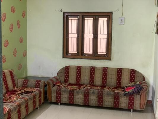 Ankur complex, Gheekanta, Ahmedabad East, Ahmedabad - LockMyKey