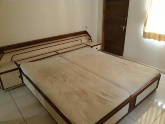22/39 corner Vidhya bhavan appartment , New Jagnath, Rajkot, Gujarat - LockMyKey