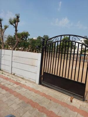 A V road nr by, Anand, Gujarat - LockMyKey