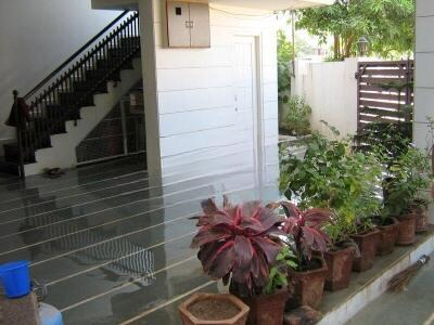University Road, Rajkot, Gujarat - LockMyKey
