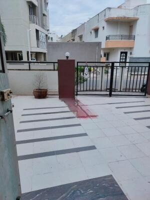 35/ Satyam Bunglows, Sadhu Vaswani Road, Rajkot, Gujarat - LockMyKey