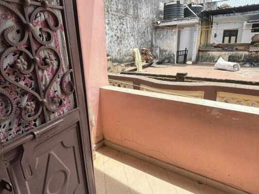 GARNALA NI POLE, Shahpur, Ahmedabad East, Ahmedabad - LockMyKey