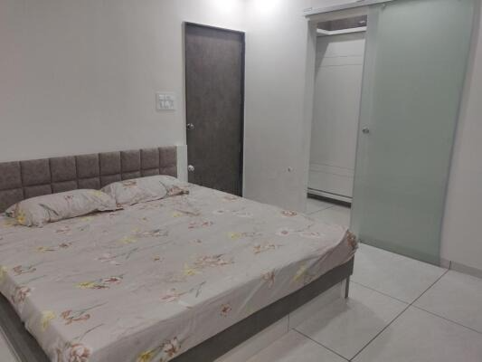 Yogi Vandana 1, Kalavad Road, Rajkot, Gujarat - LockMyKey