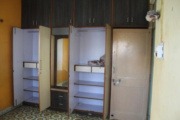 Vraj Vallabh Apartments, Sadar, Rajkot, Gujarat - LockMyKey