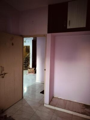 Ashutosh apartment , 80 feet road opp sbi bank, Gujarat Others, Gujarat - LockMyKey