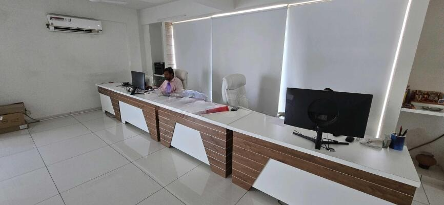 Yagnik Road, Rajkot, Gujarat - LockMyKey