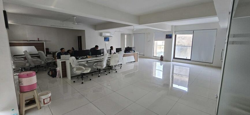 Yagnik Road, Rajkot, Gujarat - LockMyKey