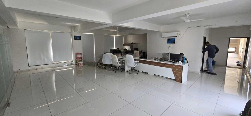 Yagnik Road, Rajkot, Gujarat - LockMyKey