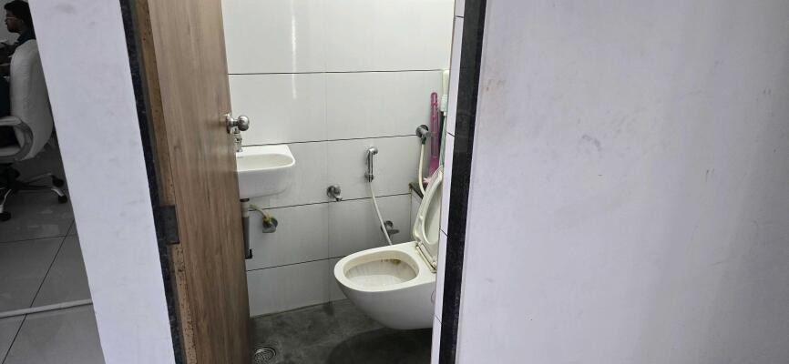 Yagnik Road, Rajkot, Gujarat - LockMyKey