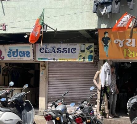 Gayatri Menor, Junction Plot, Rajkot, Gujarat - LockMyKey