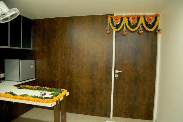 Ganesh Trade Centre, 150 Feet Ring Road, Rajkot, Gujarat - LockMyKey
